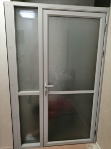 Алюминиевая офисная перегородка с дверью